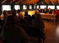 Arranca en Val de San Vicente el programa “mueve tu cuerpo abre tu mente” con 25 participantes.