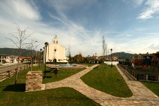 Pesués celebra un año más la fiesta del tomate